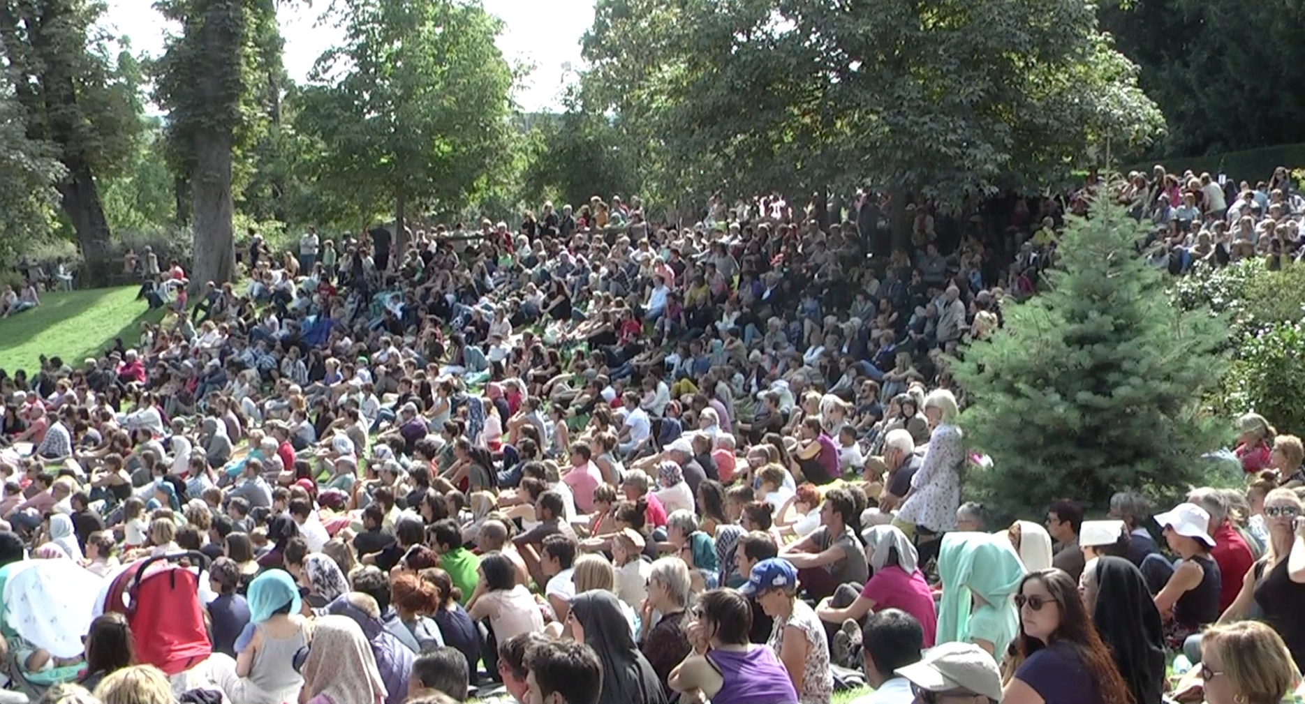 Durant la projection du film "Demain" au jardin Lecocq © Combrailles Durables